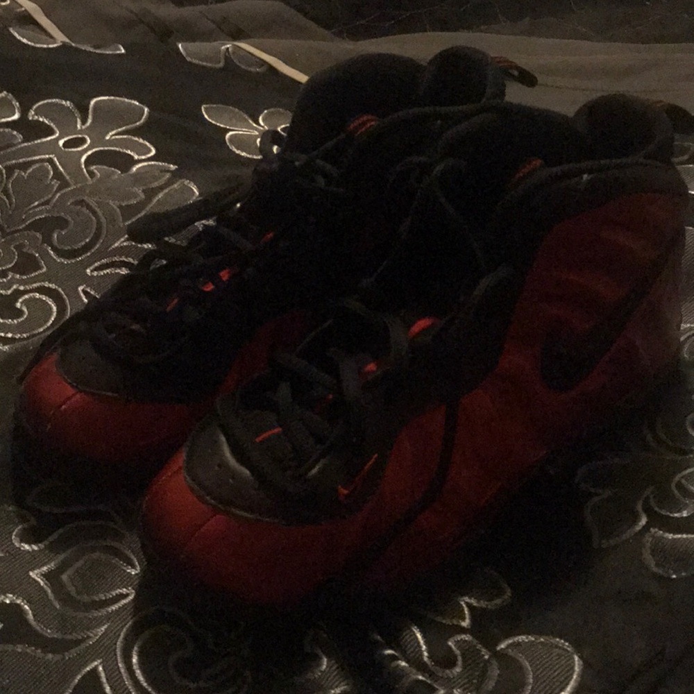 Nike foam shoes